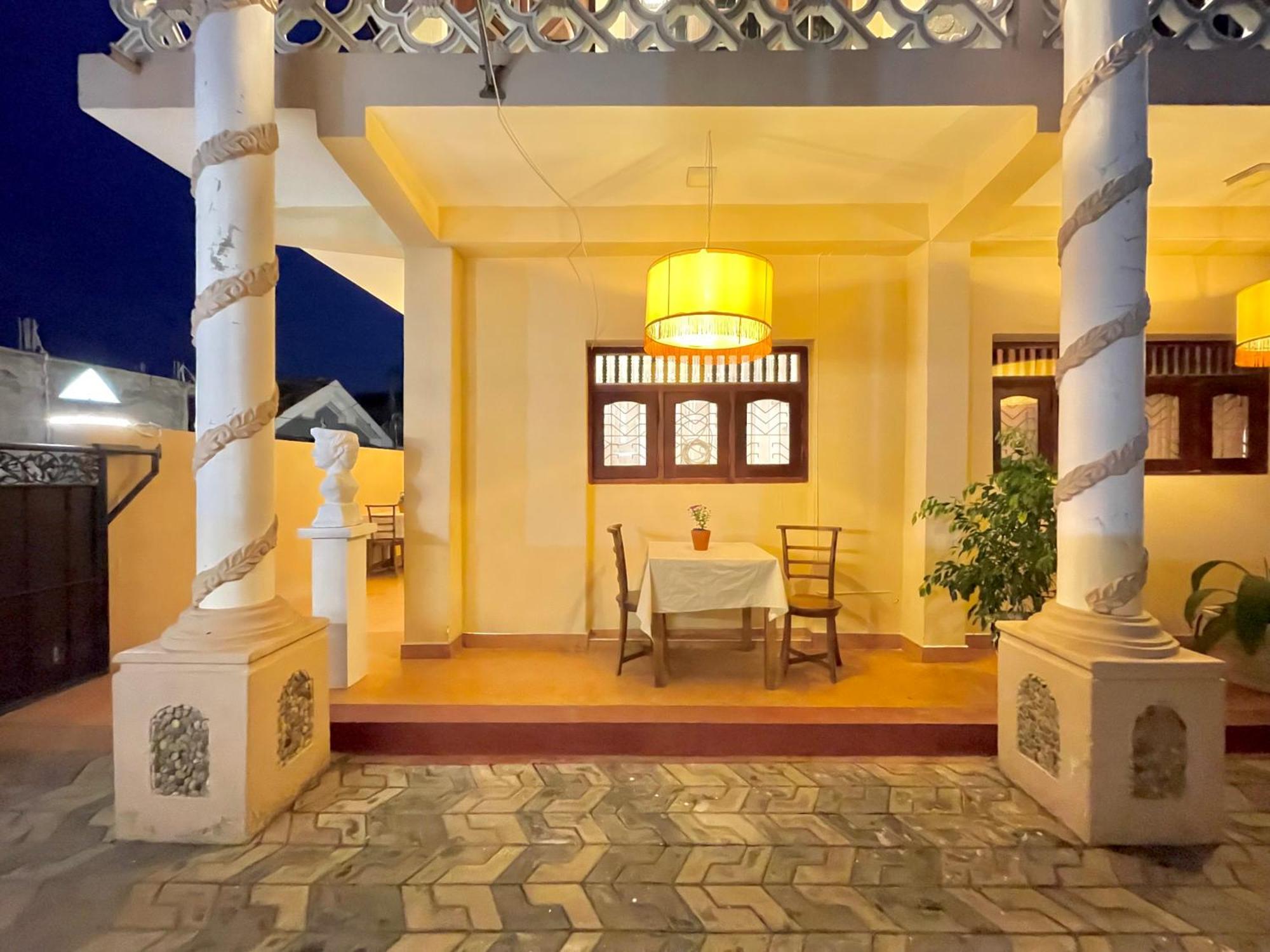 Rivinson Hotel Негомбо Екстериор снимка
